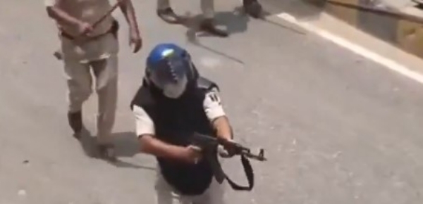 Police personnel during the violence and alleged AK-47 firing in Siwan during the Bihar Bandh.