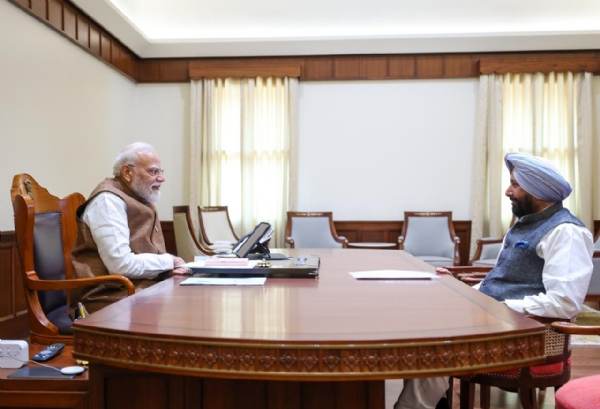 BJP Punjab President Kewal Singh Dhillon  talking with PM Narendra Modi