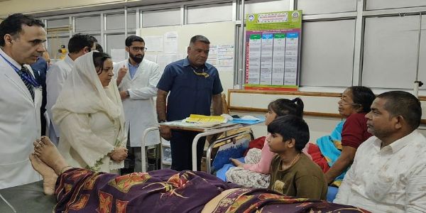 Health Minister Sakina Itoo Visits SKIMS, Reviews Treatment of Injured Amarnath Yatris