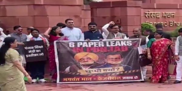 BJP MPs Stage Protest Outside Parliament, Demand Punjab Education Minister Harjot Singh Bains’ Resignation Over Alleged Paper Leak Case