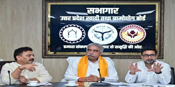 Yogi Govt commiting to interests of weavers, considering reforms in electricity flat rate scheme