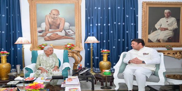 Minister Sandeep Singh pays courtesy call on Governor Anandiben Patel, seeks guidance