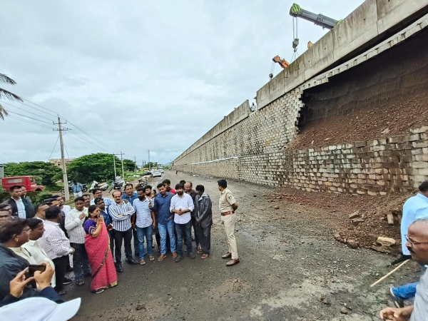 MLA Sashikala Jolke visit the spot of wall collapse