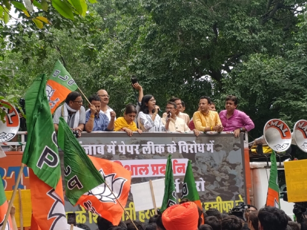 Addressing the protest along with BJP state president Harsh Malhotra, MPs, and party workers.