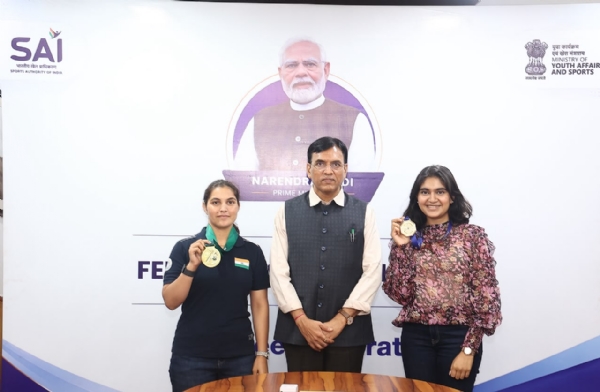 Sports Minister Mansukh Mandaviya with Esha Singh and Neeru Dhanda.
