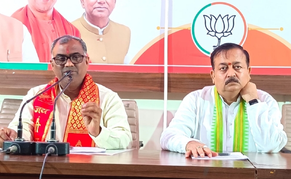 Girish Chandra Yadav addressing meeting of party officials on Thursday Girish Chandra Yadav addressing meeting of party officials on Thursday