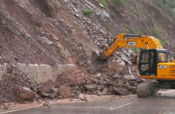Jammu-Srinagar National Highway Shut For Widening, Debris Clearance Works