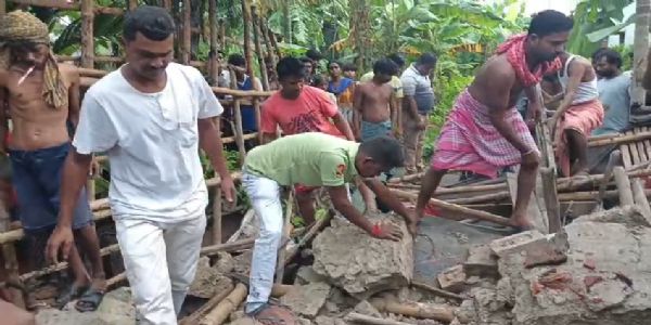 Father and daughter die after mud house collapses in Hooghly’s Saptagram