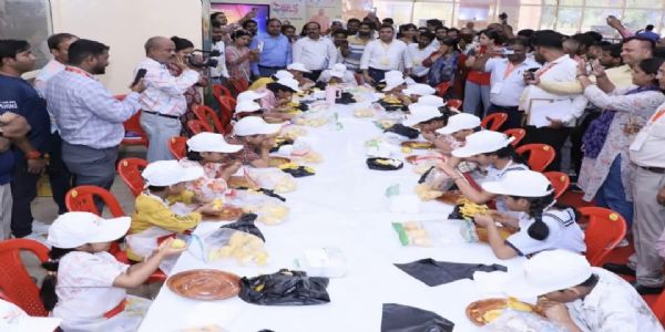 Mango eating competition on 2nd day of Mango Festival 2026 witnesses excitement, with 27 youngsters competing