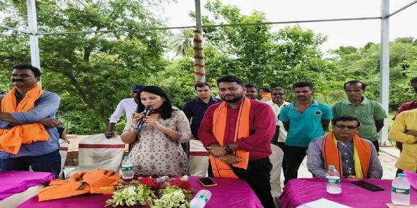 Important meeting held with Howrah–Katwa branch hawkers at Somrabazar