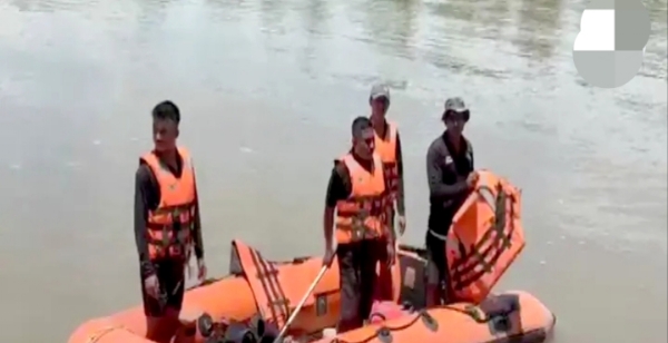 Rescue team conducting search for a missing teenager. Rescue team conducting search for a missing teenager.