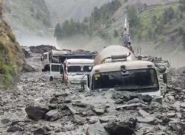 Heavy Rain Triggers Landslide Near Kwar Project in Kishtwar, Jammu-Kishtwar NHW Closed Heavy Rain Triggers Landslide Near Kwar Project in Kishtwar, Jammu-Kishtwar NHW Closed