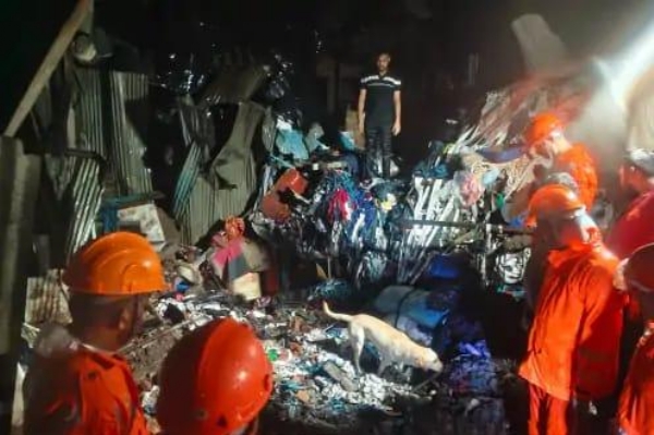 Six killed in building collapse Six killed in building collapse