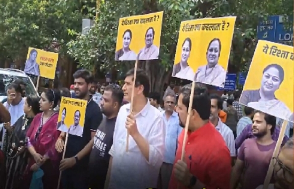 Party leaders stage a protest outside LNJP Hospital along with Delhi State President Saurabh Bharadwaj. Party leaders stage a protest outside LNJP Hospital along with Delhi State President Saurabh Bharadwaj.