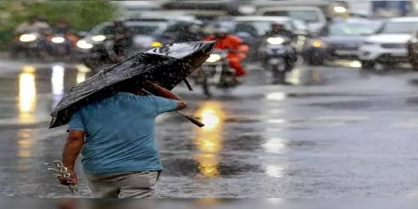 Deep Depression Triggers Heavy Rain Across South Bengal; Waterlogging Hits Kolkata, Heavy Rain Alert for Several Districts