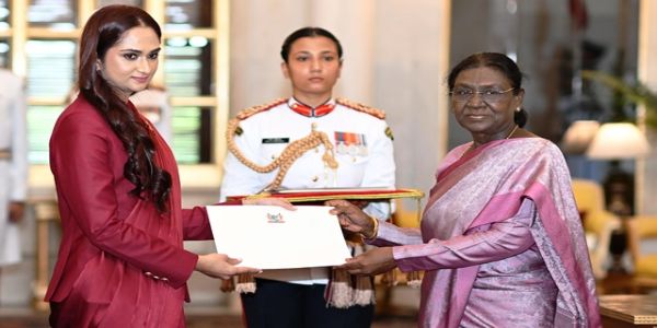President Murmu Accepts Credentials of Ambassadors and High Commissioners from Six Nations