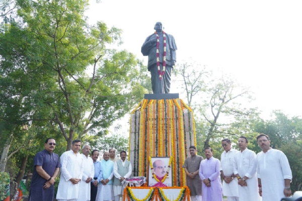 BJP leaders pay tribute to Dr. Syama Prasad Mookerjee. BJP leaders pay tribute to Dr. Syama Prasad Mookerjee.