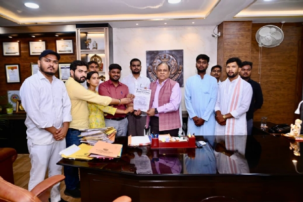ABVP), Lucknow, on Monday submitted memo to tVC Lucknow University ABVP), Lucknow, on Monday submitted memo to tVC Lucknow University