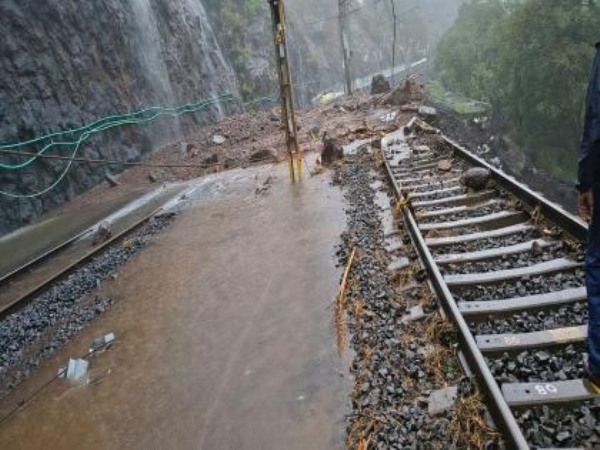 Landslide on Mumbai-Pune route