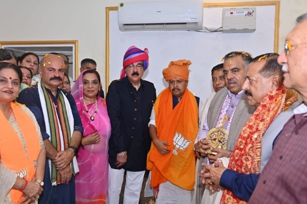 Nitin Nabin offers prayers at Raghunath Temple