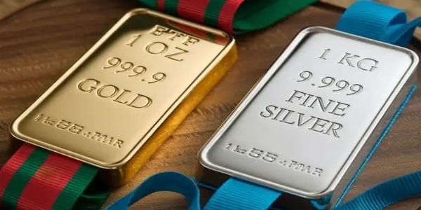 Gold Shines Brighter in Domestic Bullion Market; Silver Prices Remain Unchanged