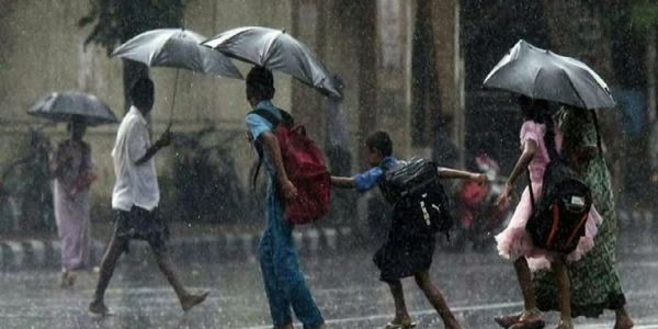 Three killed as landslides hit Kerala amid torrential rain,red alert in 8 dts