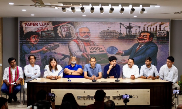 A press conference was held at the Congress headquarters in New Delhi on Monday over the alleged police brutality against students in Bihar. Those present included Bihar Congress in-charge Krishna Allavaru, Pappu Yadav, Imran Pratapgarhi, Uday Bhanu Chib, Vinod Jakhar, Vikrant Bhuria and Ragini Nayak. A press conference was held at the Congress headquarters in New Delhi on Monday over the alleged police brutality against students in Bihar. Those present included Bihar Congress in-charge Krishna Allavaru, Pappu Yadav, Imran Pratapgarhi, Uday Bhanu Chib, Vinod Jakhar, Vikrant Bhuria and Ragini Nayak.