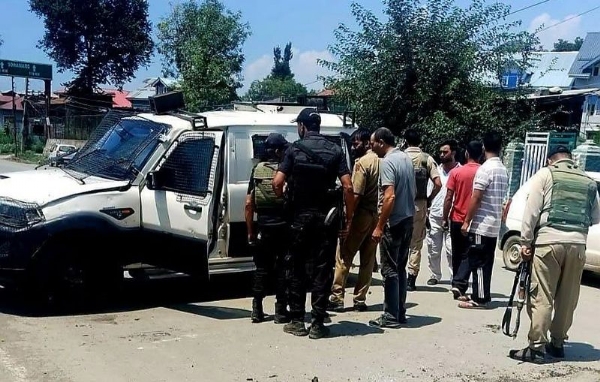 Police Officer, Two PSOs Injured After Escort Vehicle Rolls Down Following Tyre Burst
