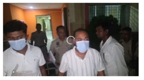 Image of the two arrested portal reporters.