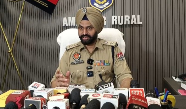 ਐੱਸਐੱਸਪੀ ਅੰਮ੍ਰਿਤਸਰ ਕੰਵਲਪ੍ਰੀਤ ਸਿੰਘ ਚਾਹਲ ਜਾਣਕਾਰੀ ਦਿੰਦੇ ਹੋਏ।