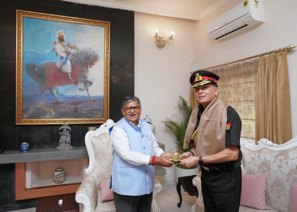 Governor of Punjab, Gulab Chand Kataria with Chief of the Army Staff General Dhiraj Seth