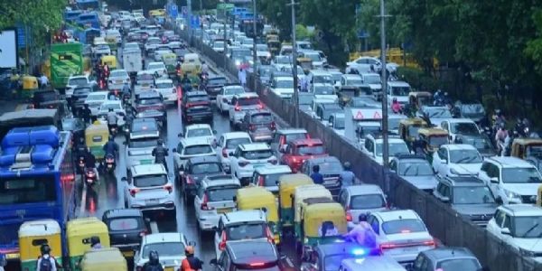 Rain Brings Relief and Pleasant Weather to Delhi, but Waterlogging and Traffic Add to Commuters’ Woes