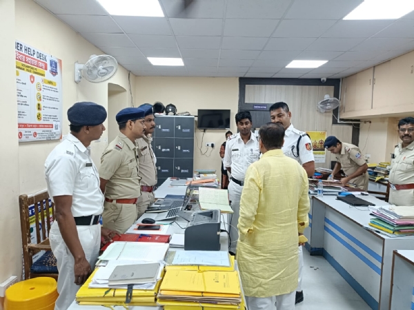 Minister Bhaskar Bhattacharya at Serampore PS
