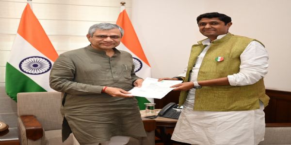 MP Ujjwal met Rly Minister Ashwini, demands Katholi underpass, train stoppages at Naini, Shankargarh