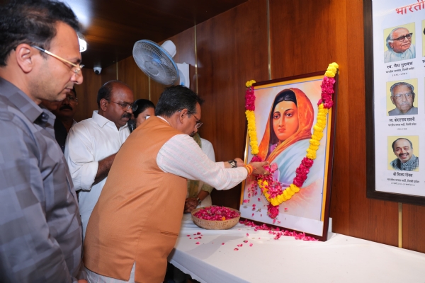 Delhi BJP President Harsh Malhotra Pays Floral Tribute to the Statue of Ahilyabai Holkar.