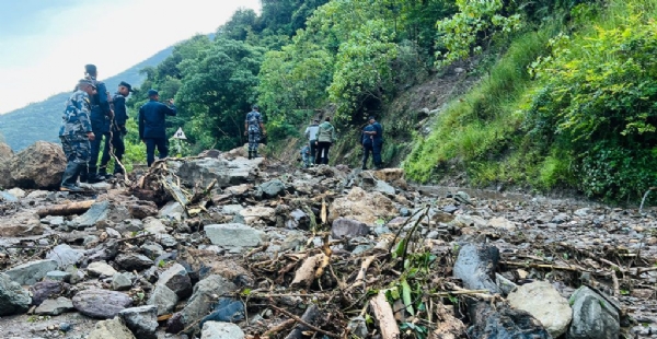 Heavy Rain Blocks Nepal’s Mid-Hill Highway, Thousands of Passengers Stranded