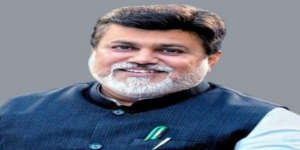 Industry Minister reviews situation in Chandrapur, encourages MSME
