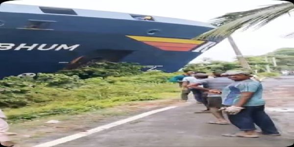 Container Ship Hits River Embankment at Diamond Harbour's Nurpur, Sparks Panic Among Locals