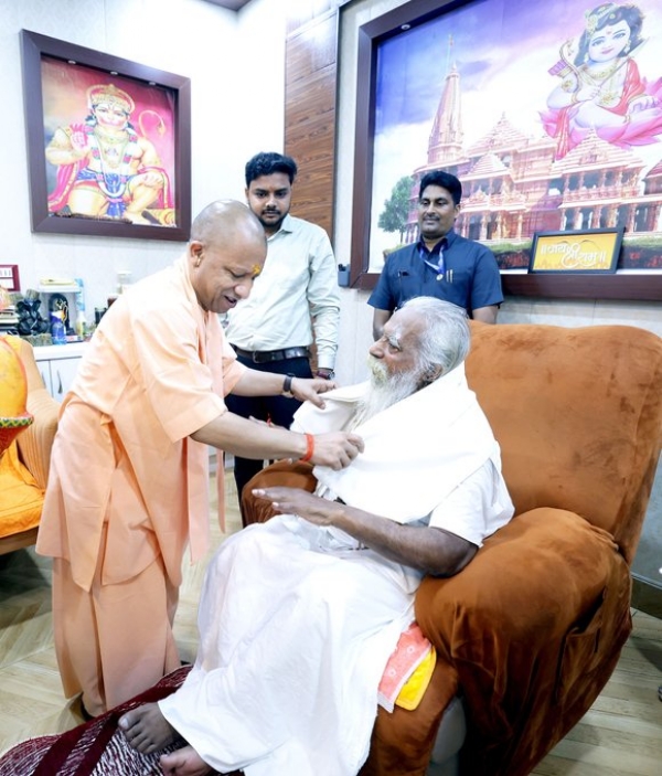 Uttar Pradesh Chief Minister Yogi Adityanath meets Mahant Shri Nritya Gopal Das Maharaj