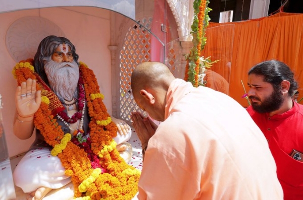 Uttar Pradesh Chief Minister Yogi Adityanath paid rich tributes to the late Mahant Paramhans Ramchandra Das Ji Maharaj Uttar Pradesh Chief Minister Yogi Adityanath paid rich tributes to the late Mahant Paramhans Ramchandra Das Ji Maharaj