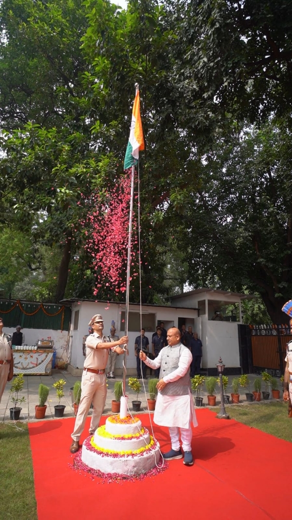 Delhi Assembly Speaker Hoists Tricolour at Official Residence, Reaffirms Commitment to National Unity and Development
