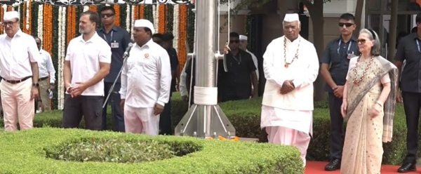 Congress president Mallikarjun Kharge, Congress Parliamentary Party Chairperson Sonia Gandhi, Leader of Opposition in the Lok Sabha Rahul Gandhi, Treasurer Ajay Maken and Seva Dal chief organiser B.V. Srinivas together at the Independence Day flag-hoisting ceremony at the Congress headquarters, Indira Bhawan.