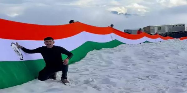 AP police SI unfurls 100-metre Tricolour atop Mount Elbrus on Independence Day