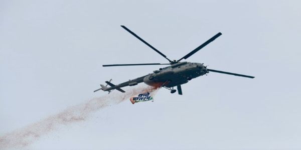 Air Force Helicopters Carry ‘Vande Mataram’ Flag During Red Fort Flypast on Independence Day