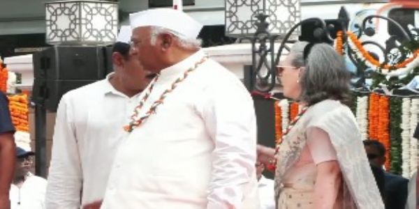 BJP attacks Congress Leaders Over Conversation During ‘Vande Mataram’; Congress Rejects Controversy