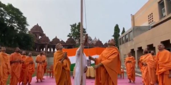 Saints Salute the National Flag at Delhi’s Akshardham Temple on Independence Day