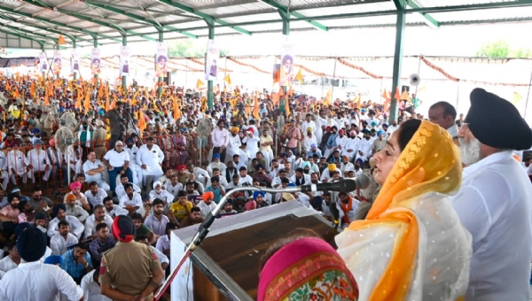 MP Harsimrat Kaur Badal addressing
