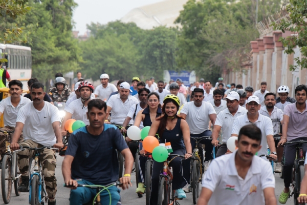 Patriotic Spirit on Display at Fit India Sunday on Cycles