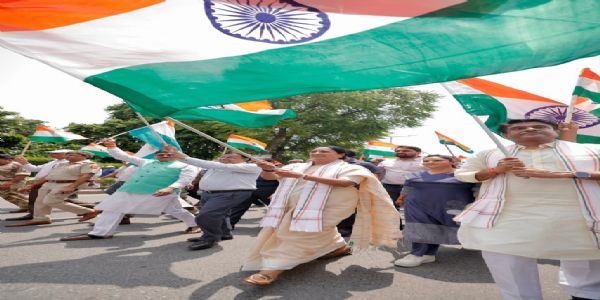 (Lead)CM Rekha Gupta Flags Off Tiranga Yatra, Connaught Place Draped in Patriotic Spirit