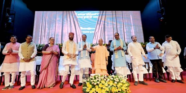 UP CM launches e-POS based fair price vendor feedback system under single stage door-step delivery